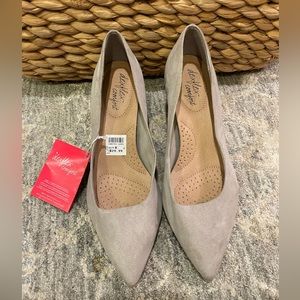 Dexflex size 8 women’s heels, brand new, tags still attached,gray suede